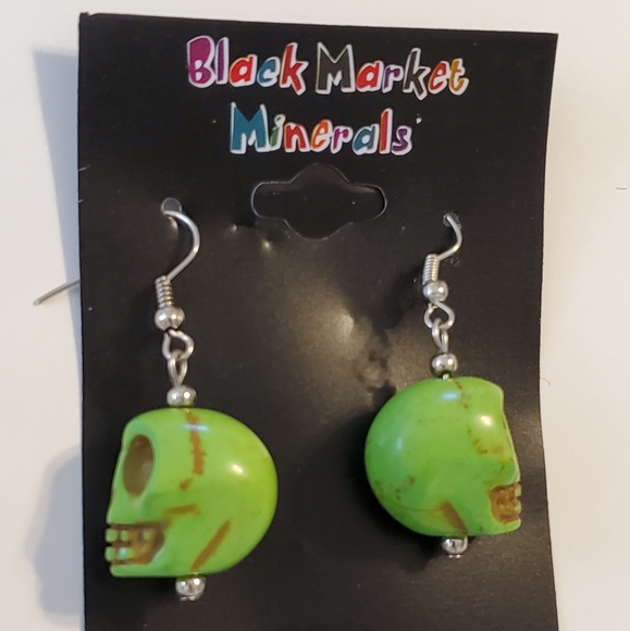 Gemstone Skull Earrings Green Howlite Carved Stone - Picture 2 of 5